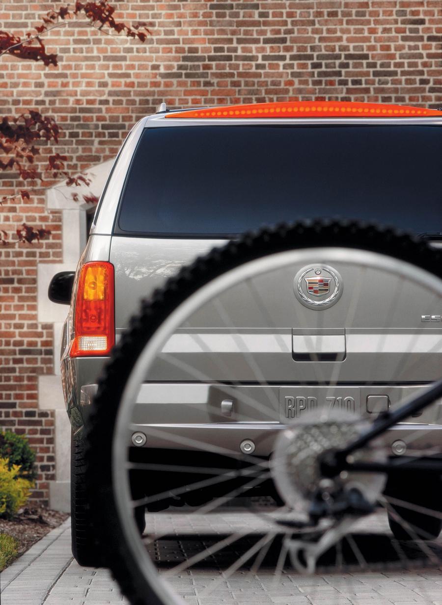  Cadillac Escalade 2002 года  (фото 9 из 47)